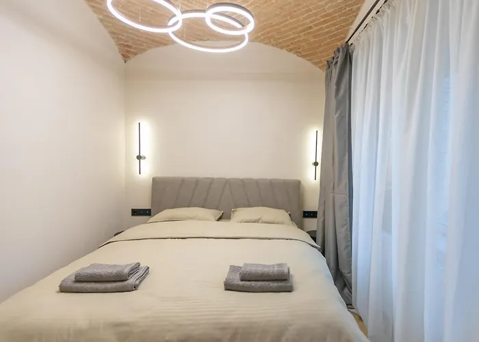 Biagio Boutique - In Old Town - Ultra Apartment Brasov